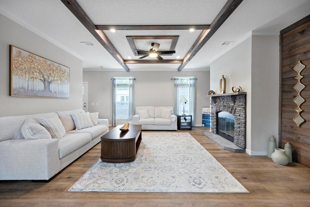 The black pearl  home features
