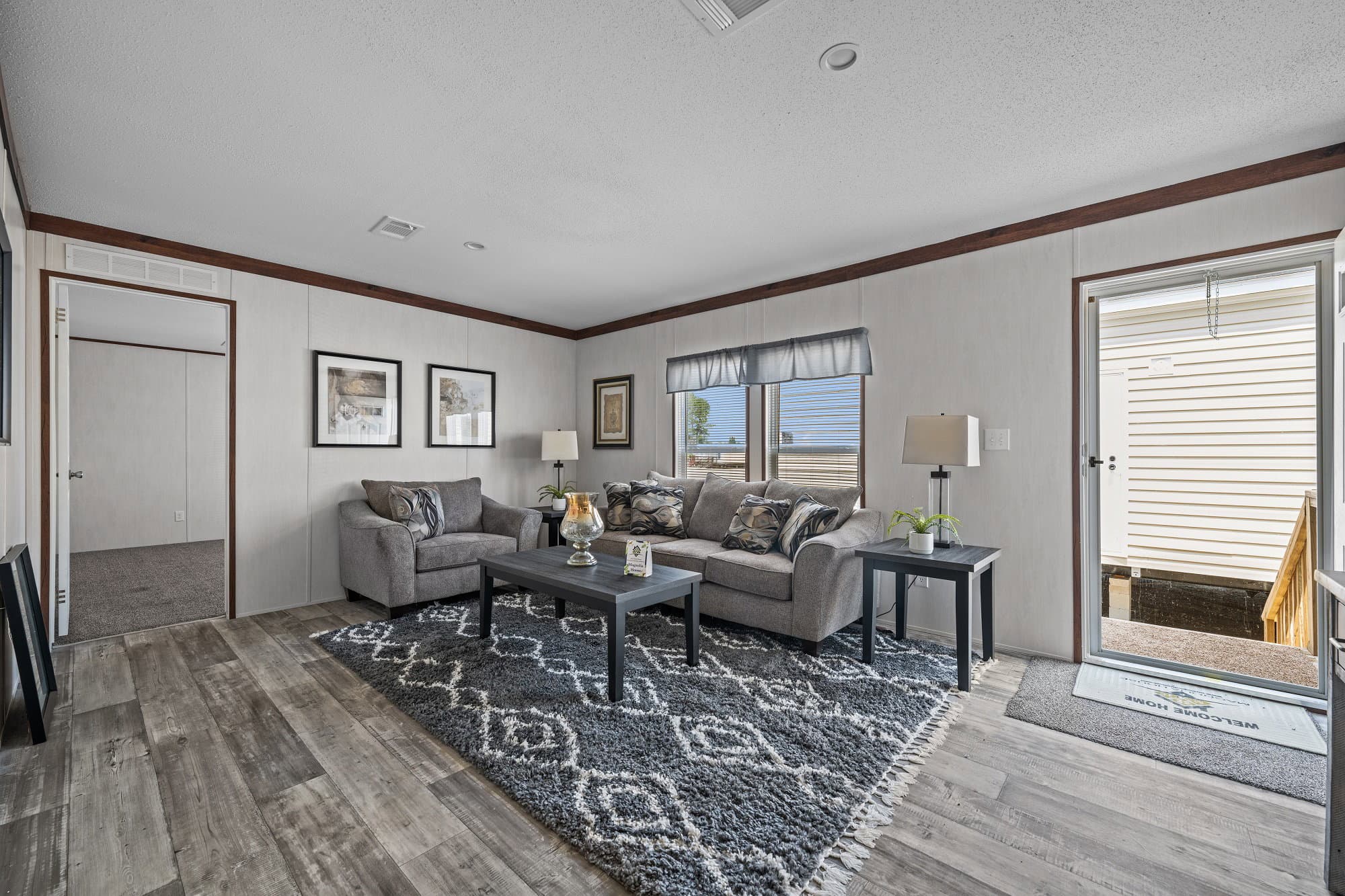 Nitro interior home features