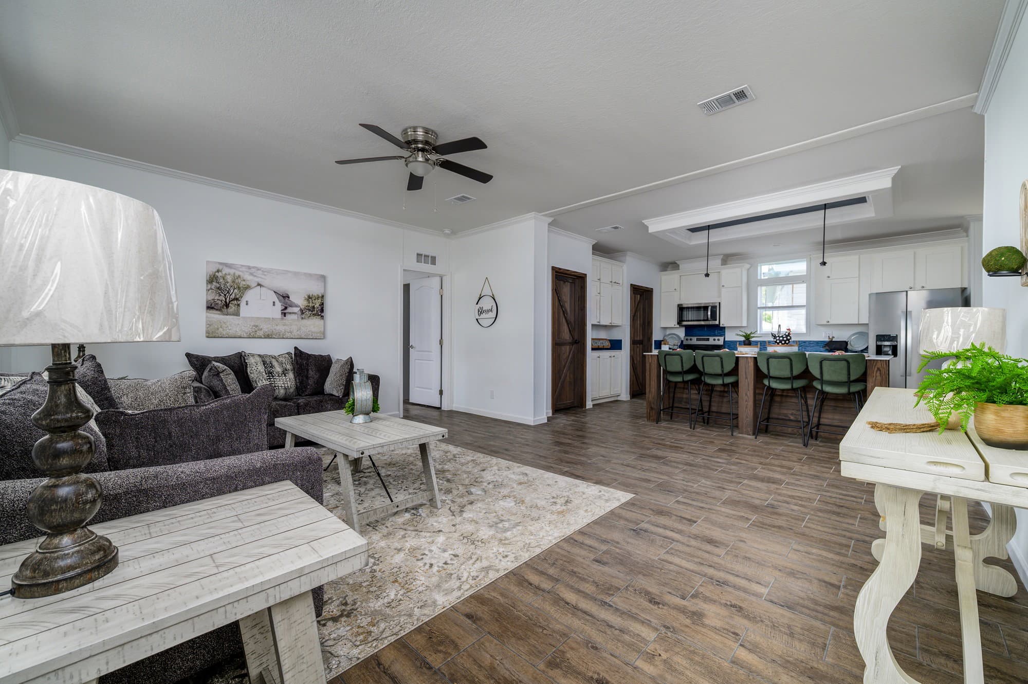 Daphne interior home features