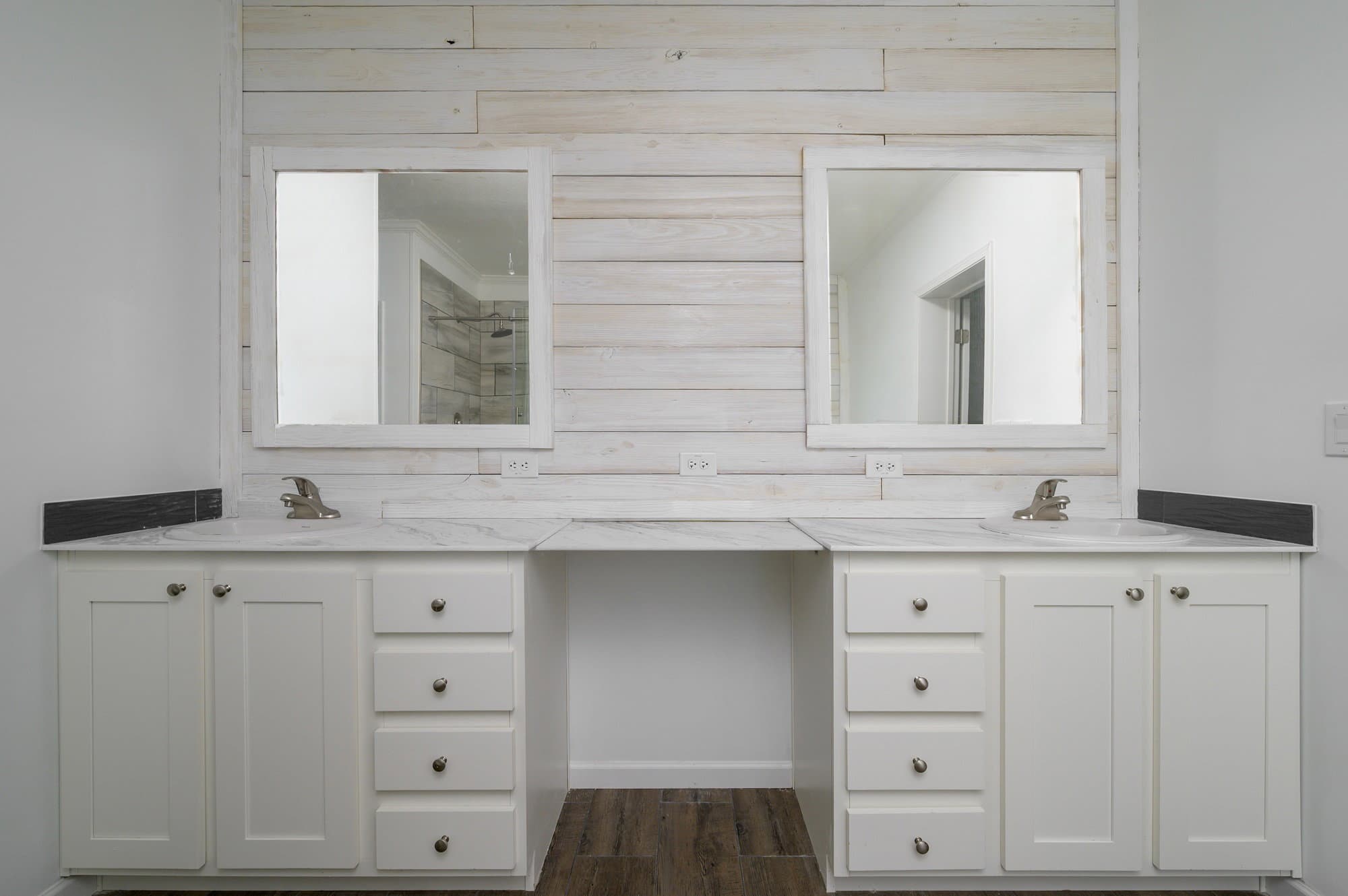 Daphne bathroom home features