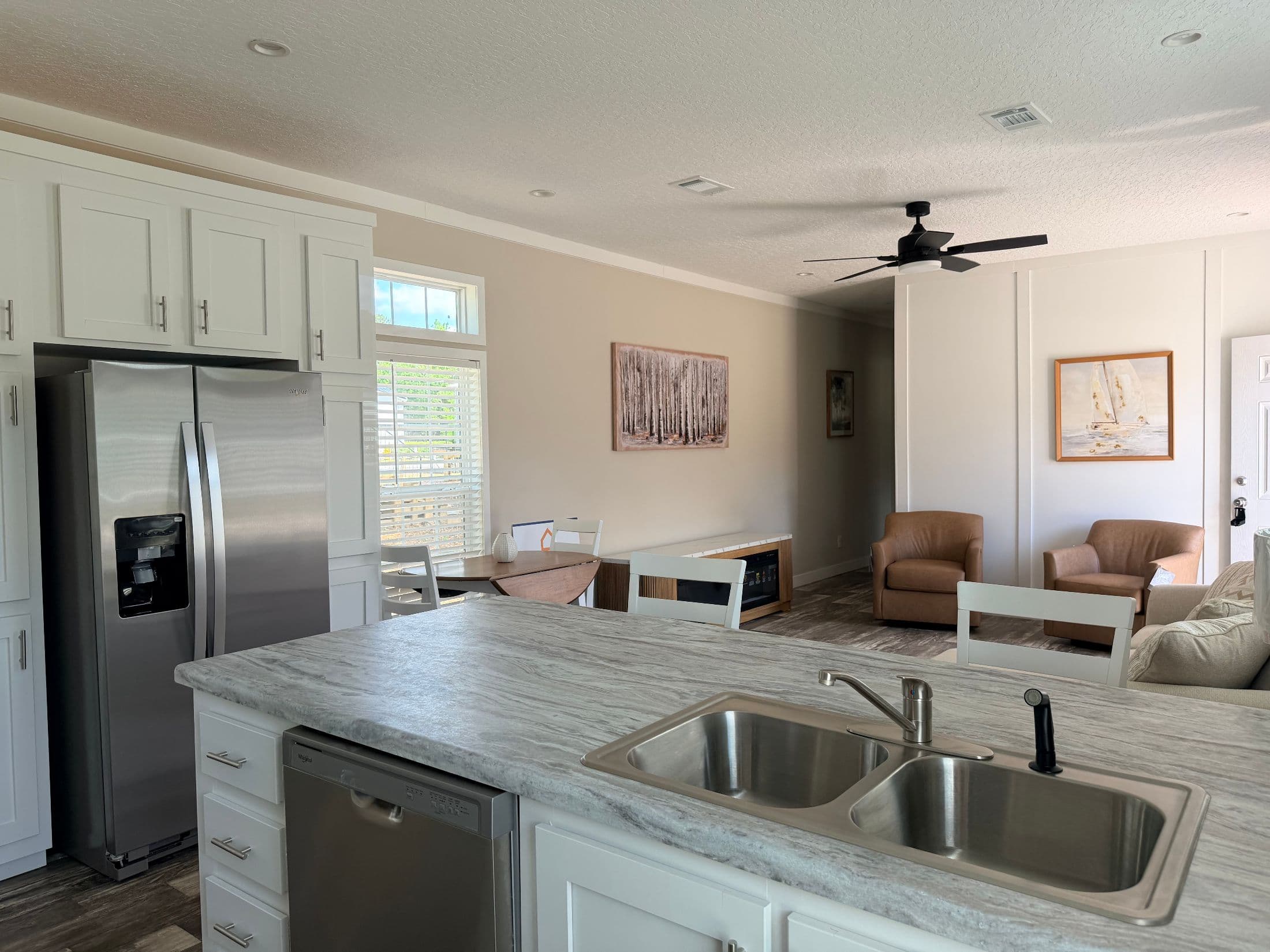 The pearl  home features