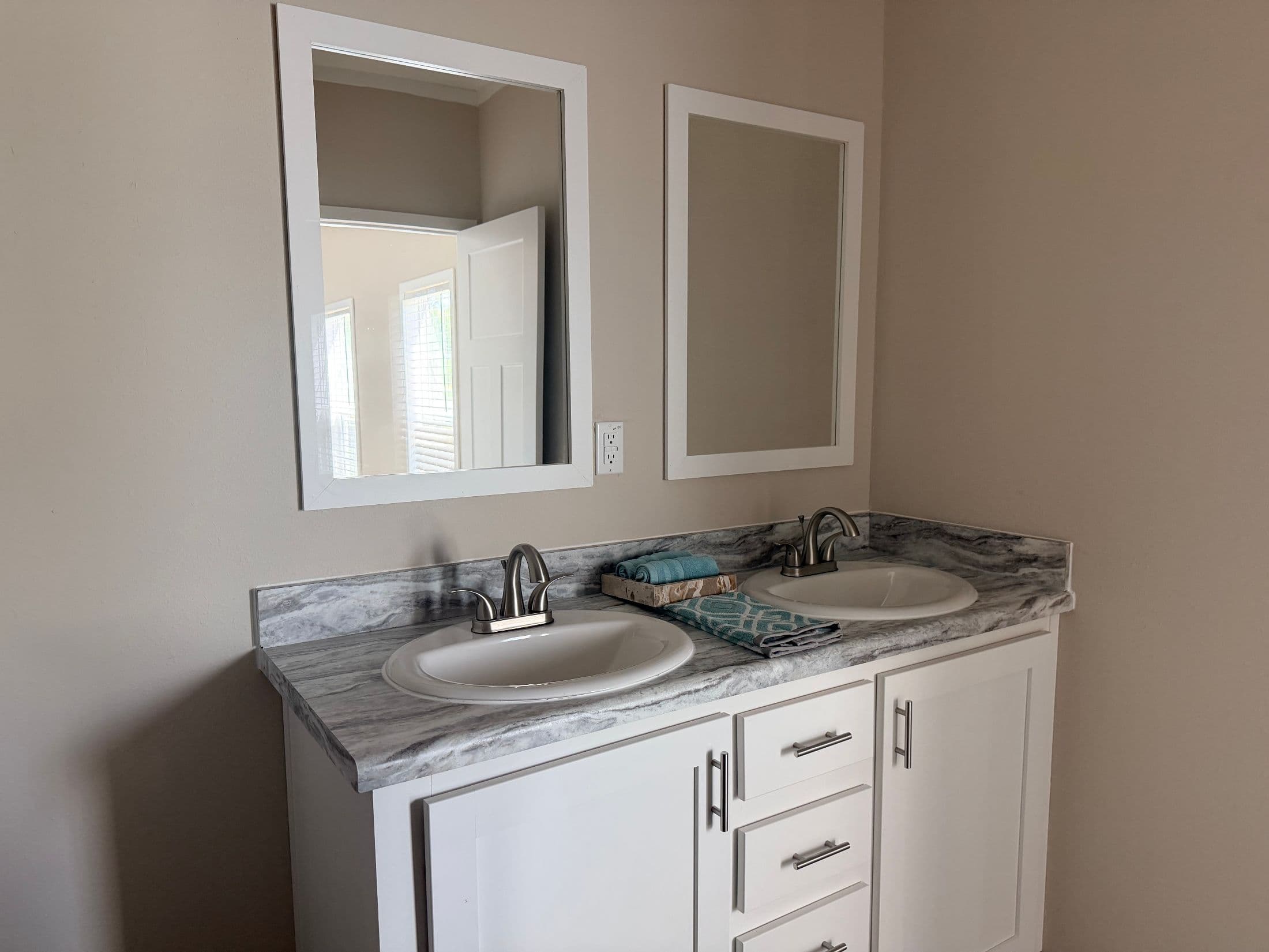 The pearl  home features