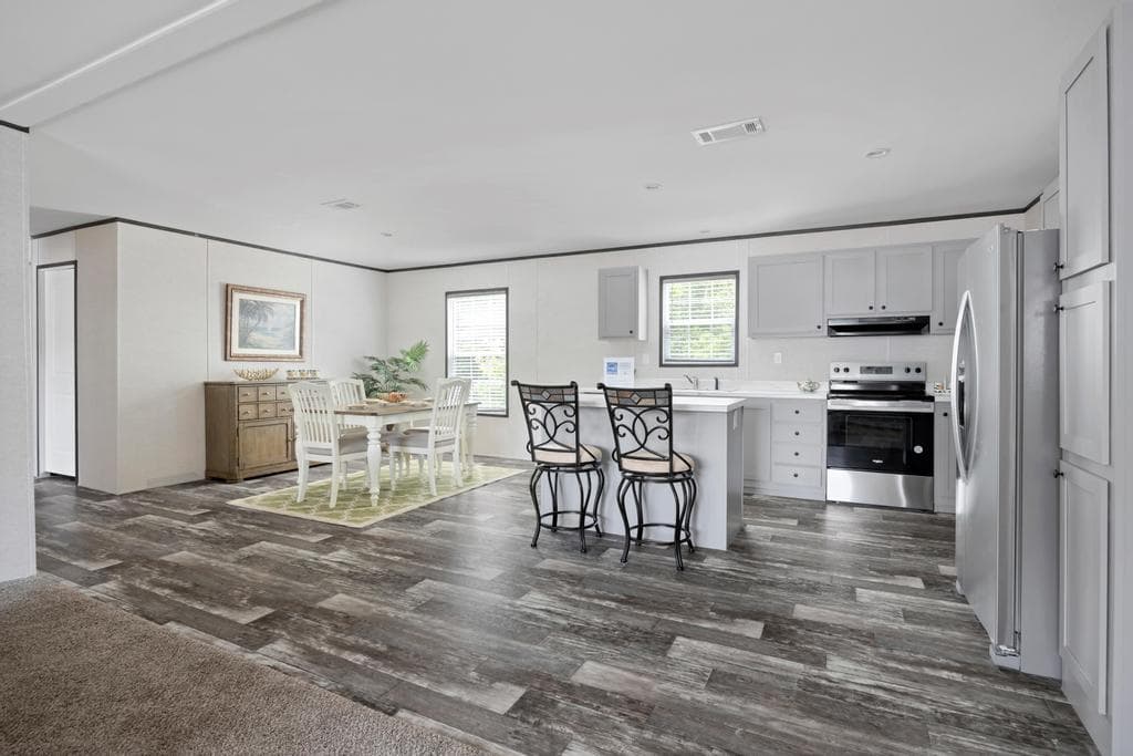 The blue diamond  home features