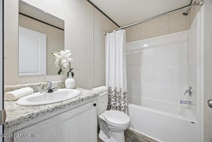 The topaz  home features