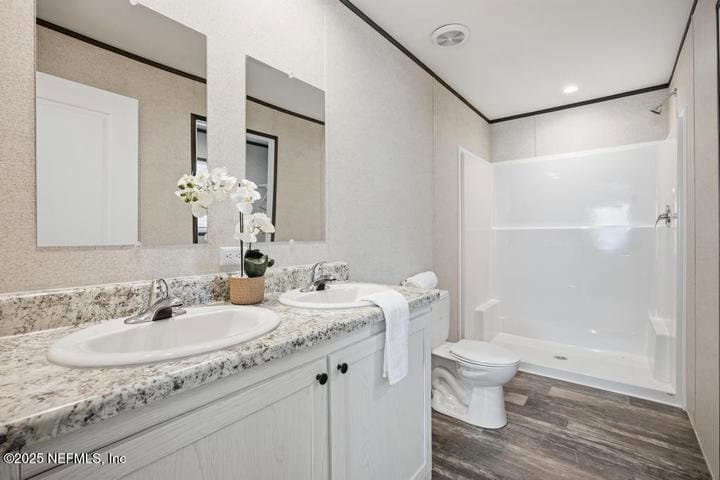 The topaz  home features