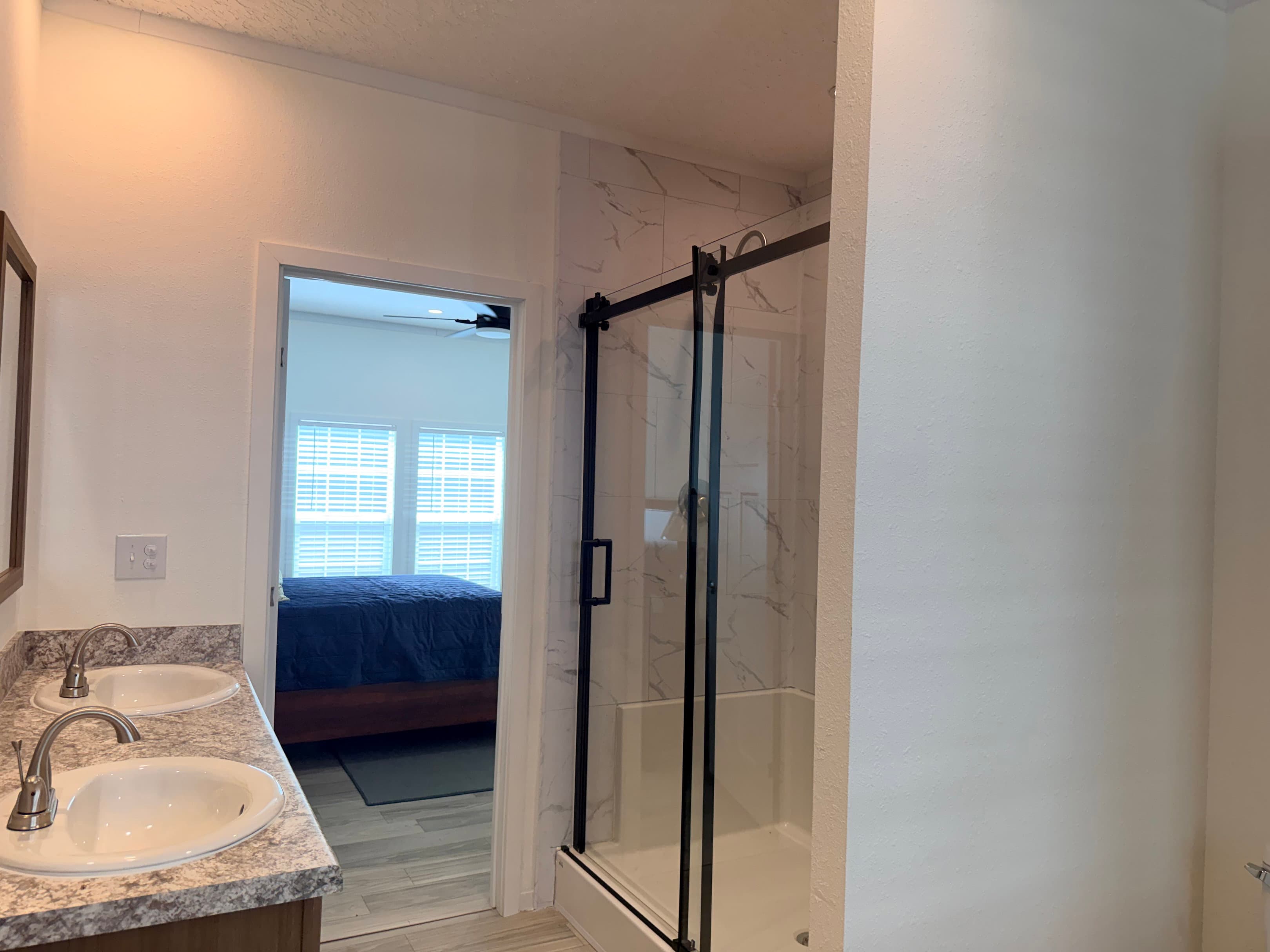 The smokey garnet  home features