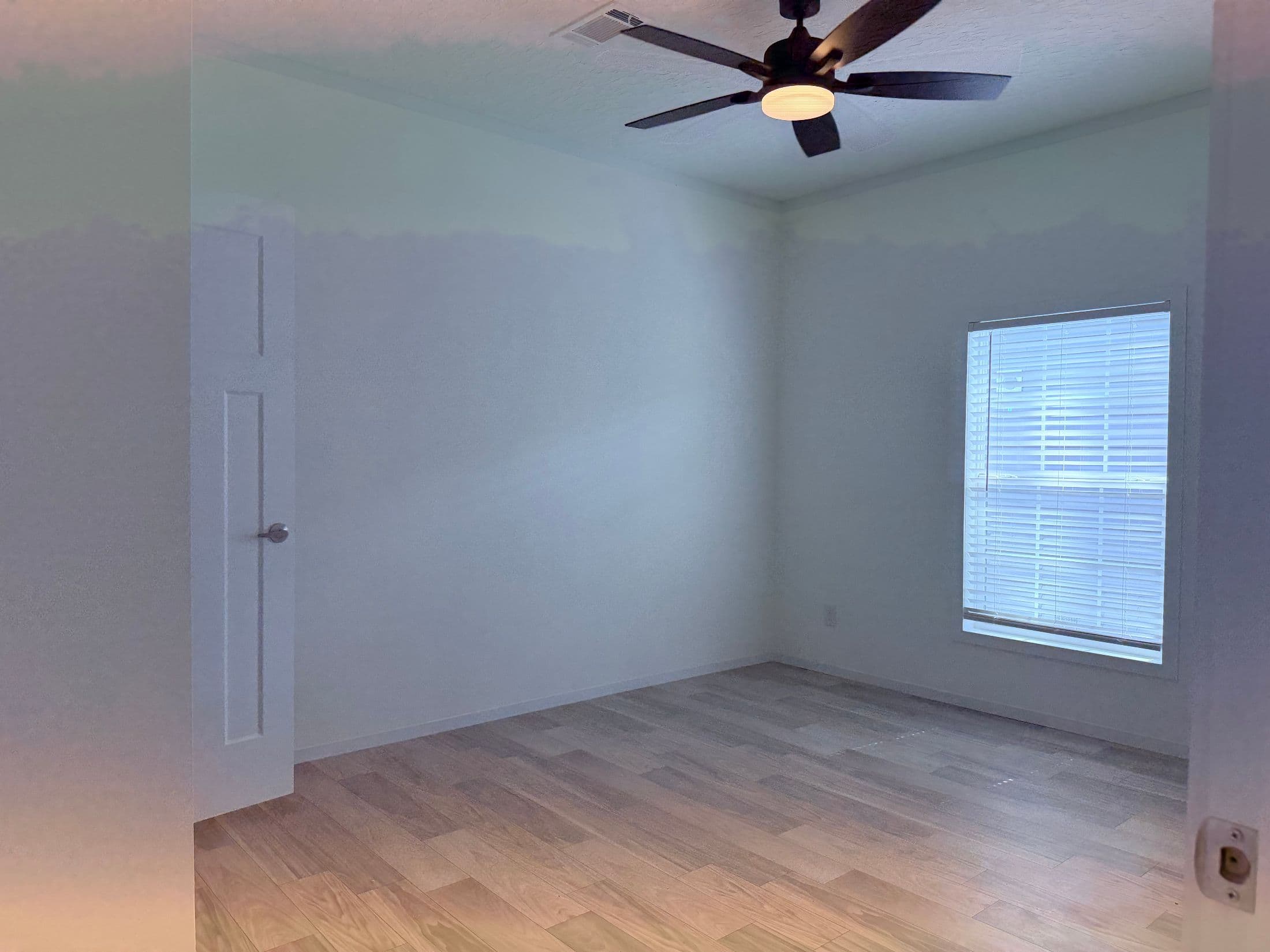 The smokey garnet  home features