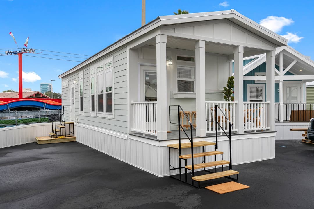 Daisy elevation and exterior home features