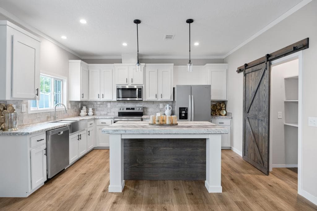 The black pearl  home features