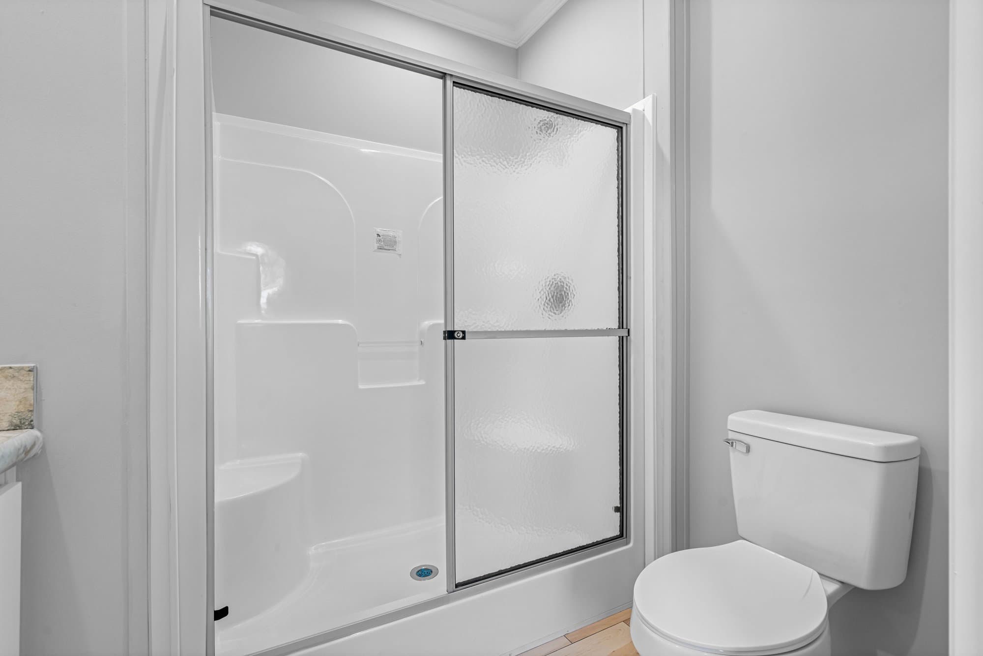 Daisy bathroom home features