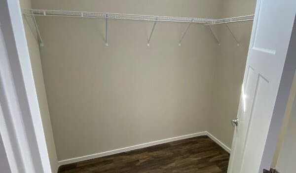 Icon 2856507 interior home features