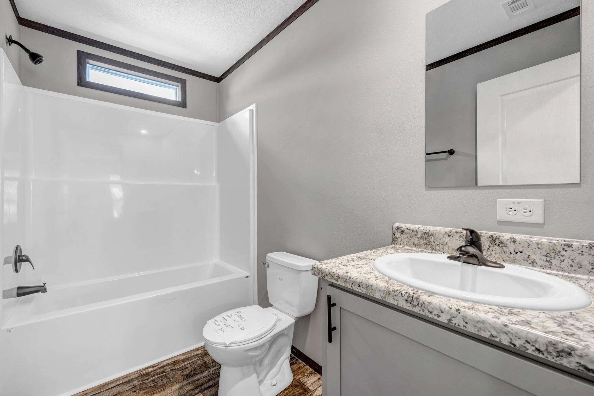 The emerald bathroom home features