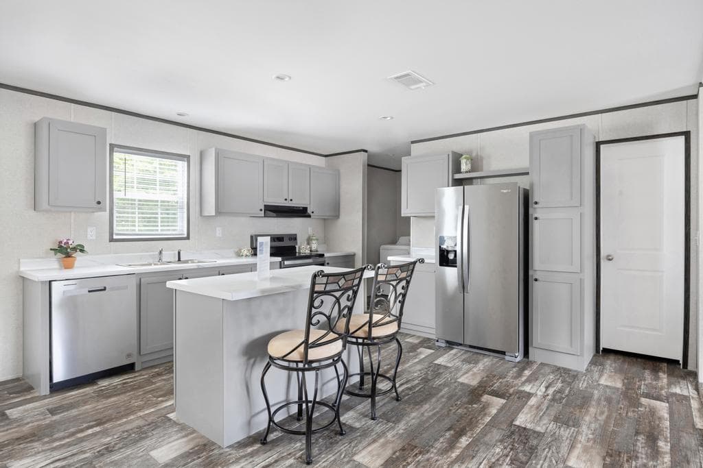 The blue diamond  home features