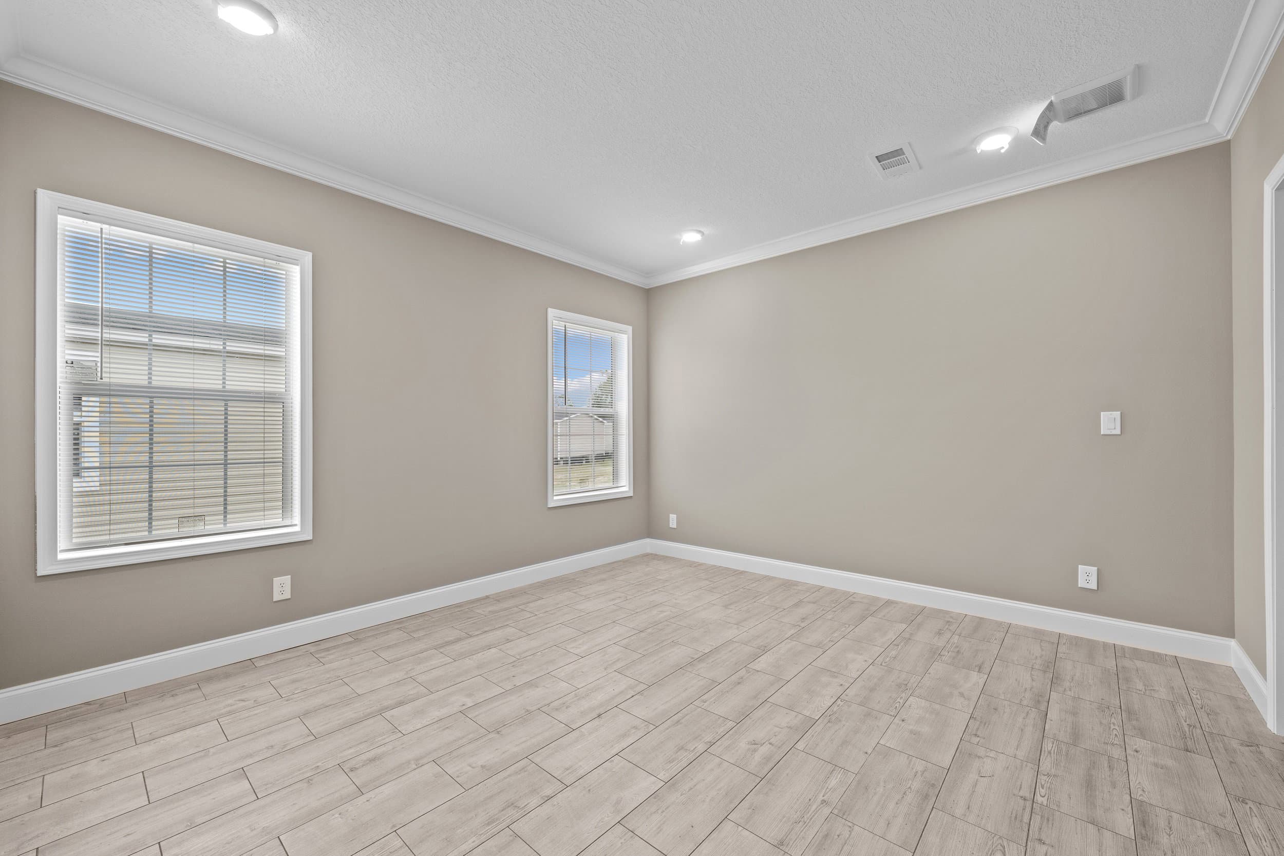 Siesta bedroom home features