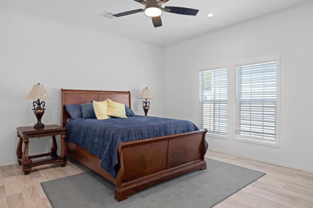 The topaz  home features