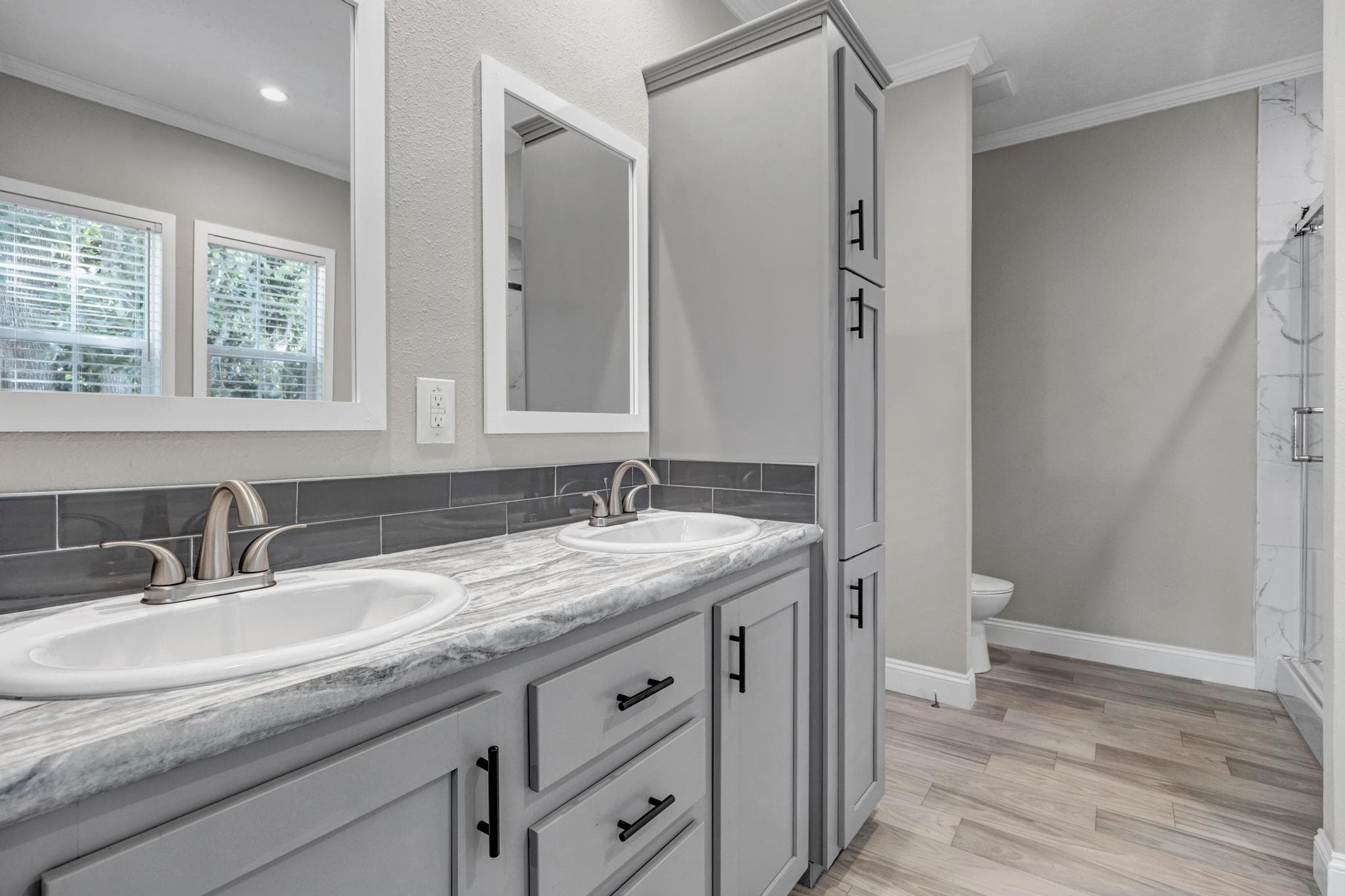 The jade bathroom home features