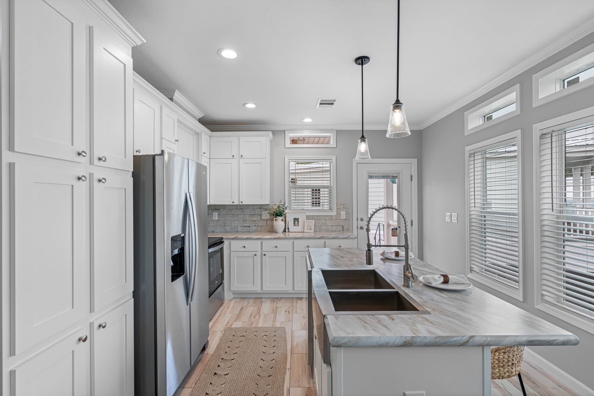 Daisy kitchen home features