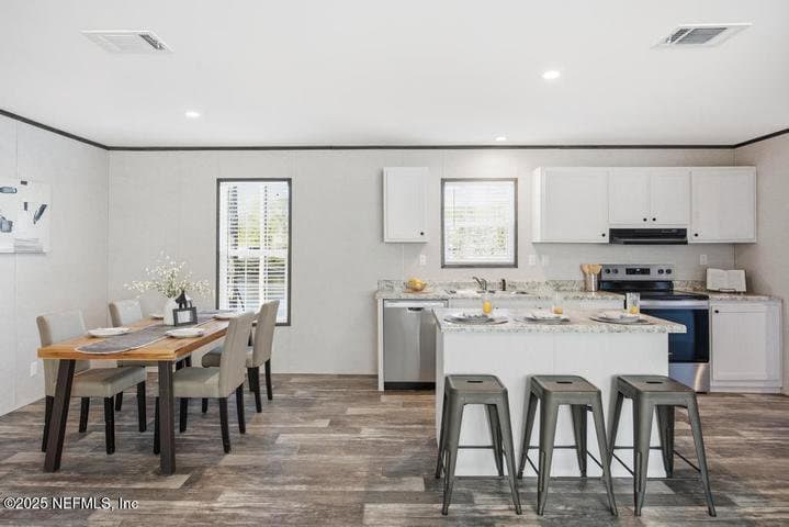 The topaz  home features