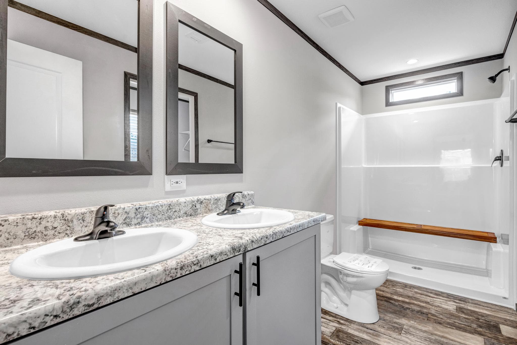 The emerald bathroom home features