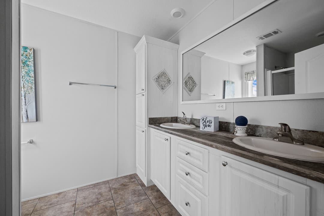 Sanibel bathroom home features