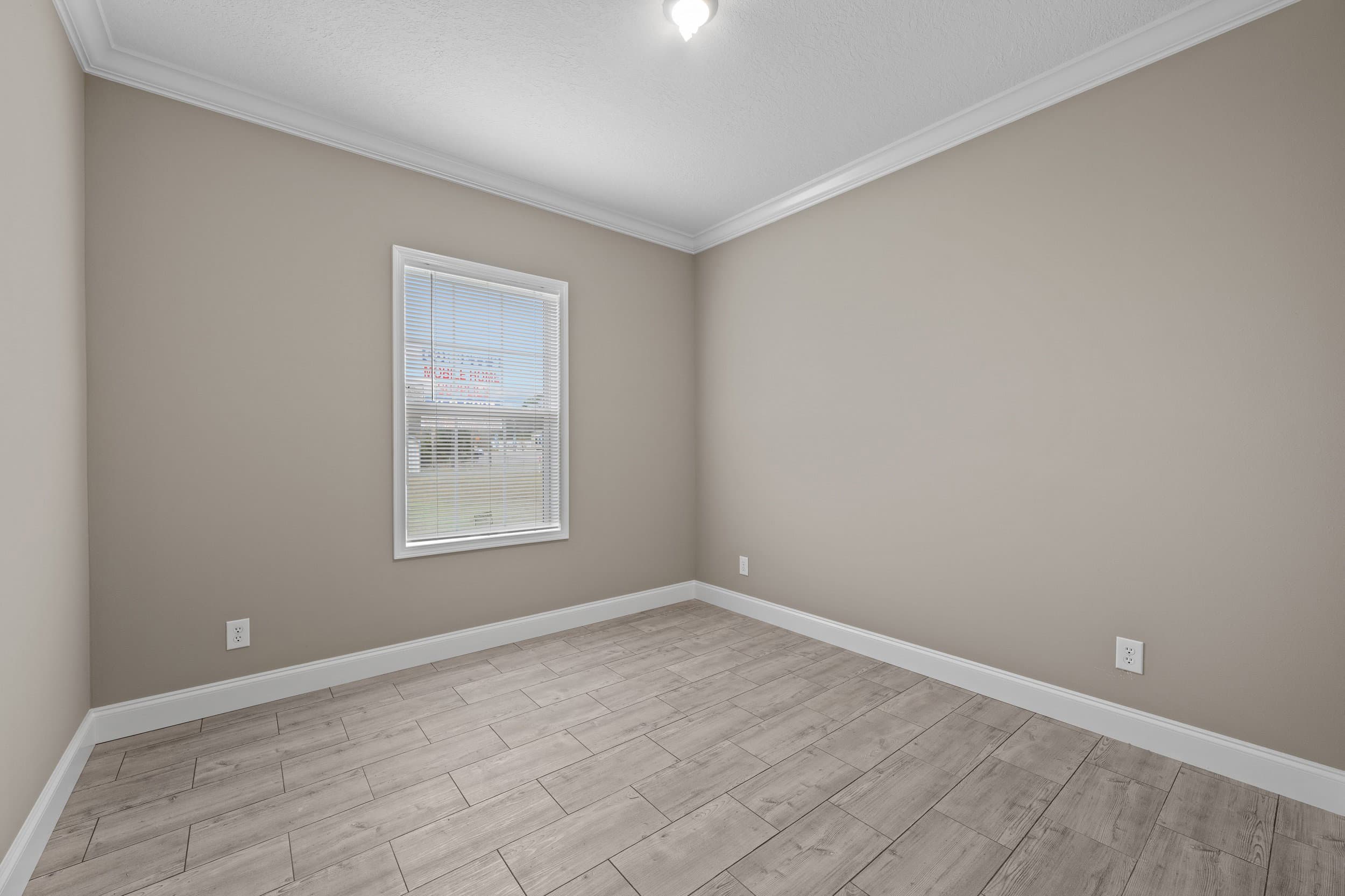 Siesta bedroom home features