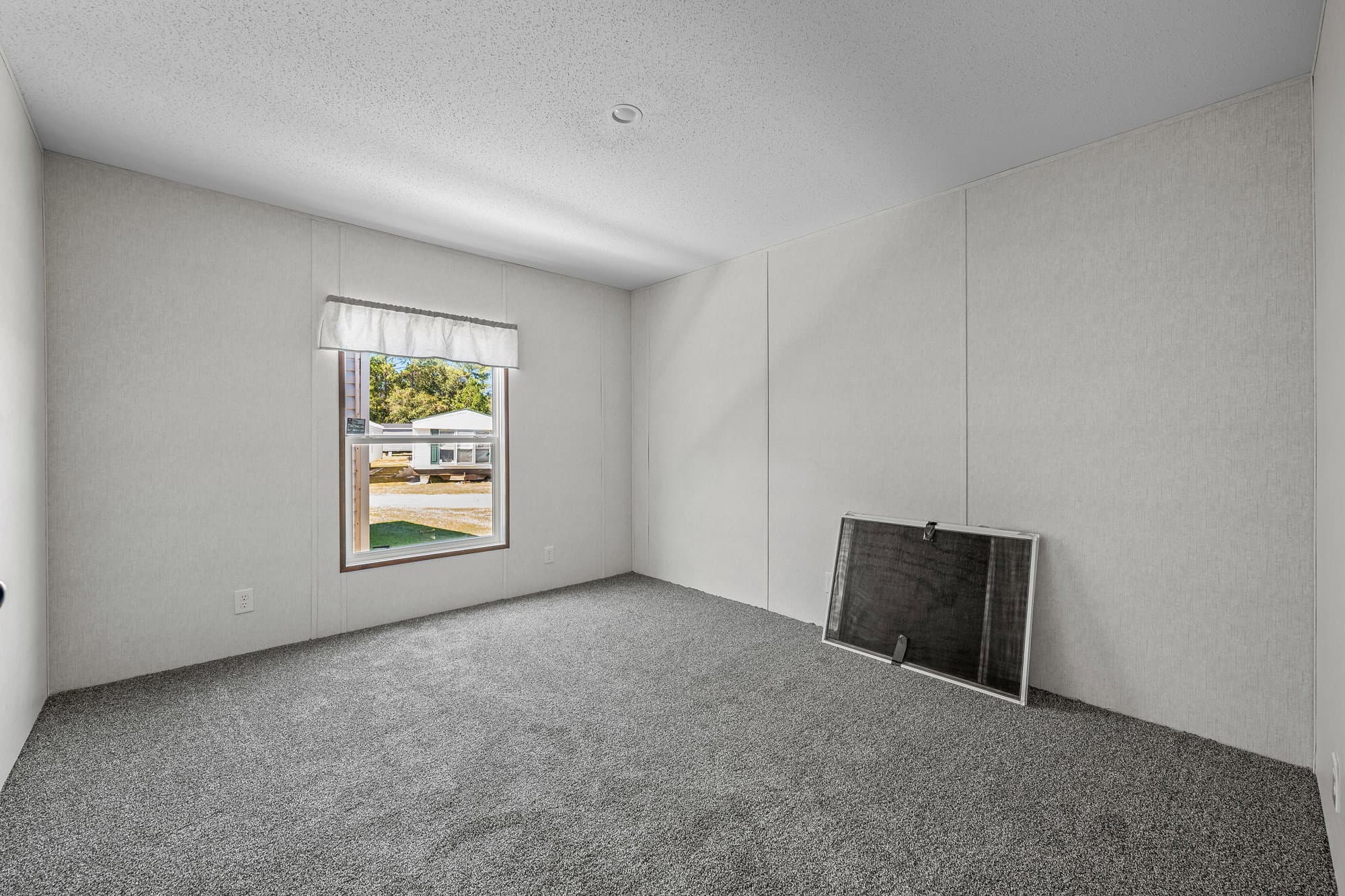 Mj bedroom home features