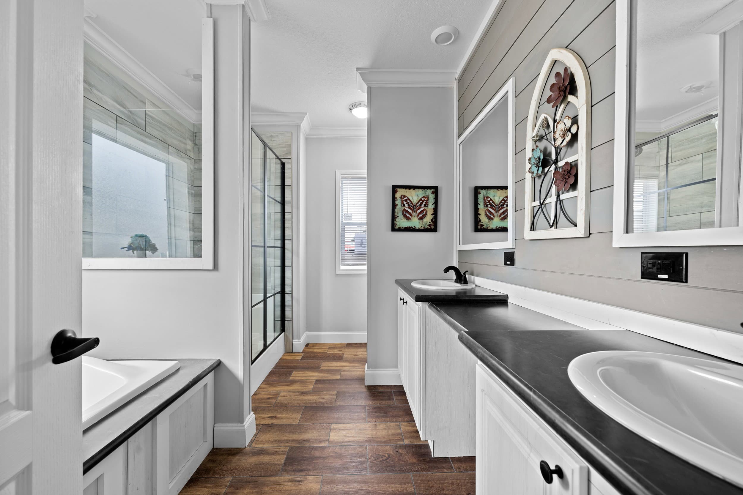 Manning bathroom home features
