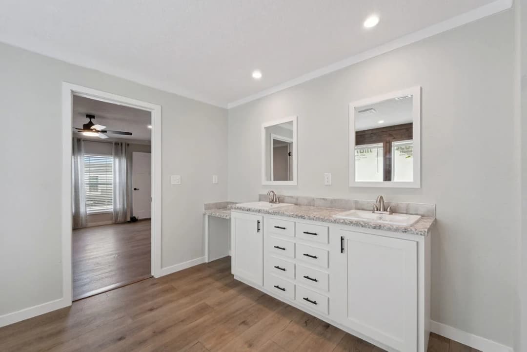 Cottonwood 3272537 bathroom home features