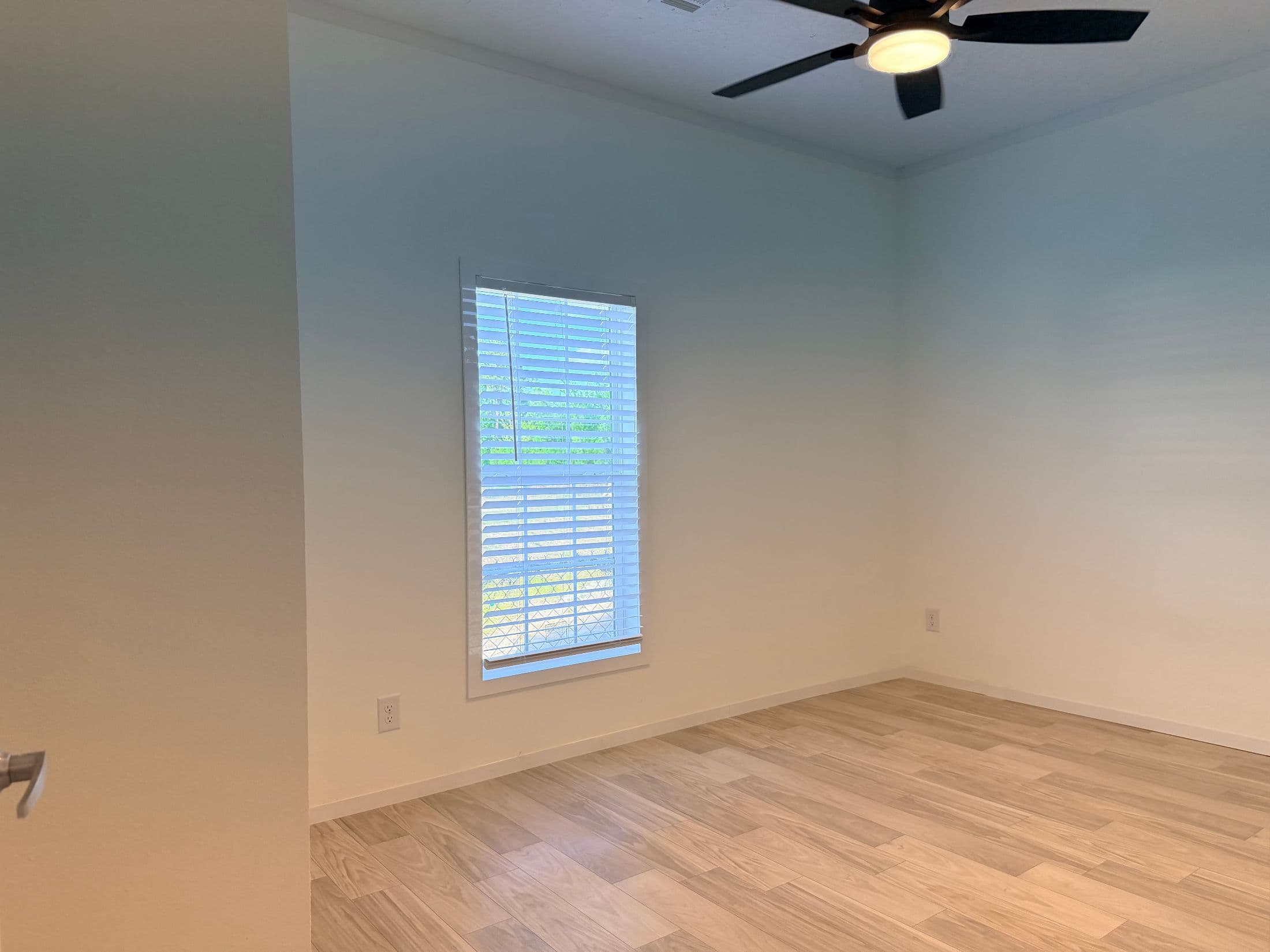 The smokey garnet  home features