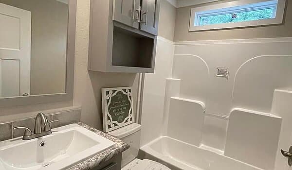 Champion community 2844444 bathroom home features