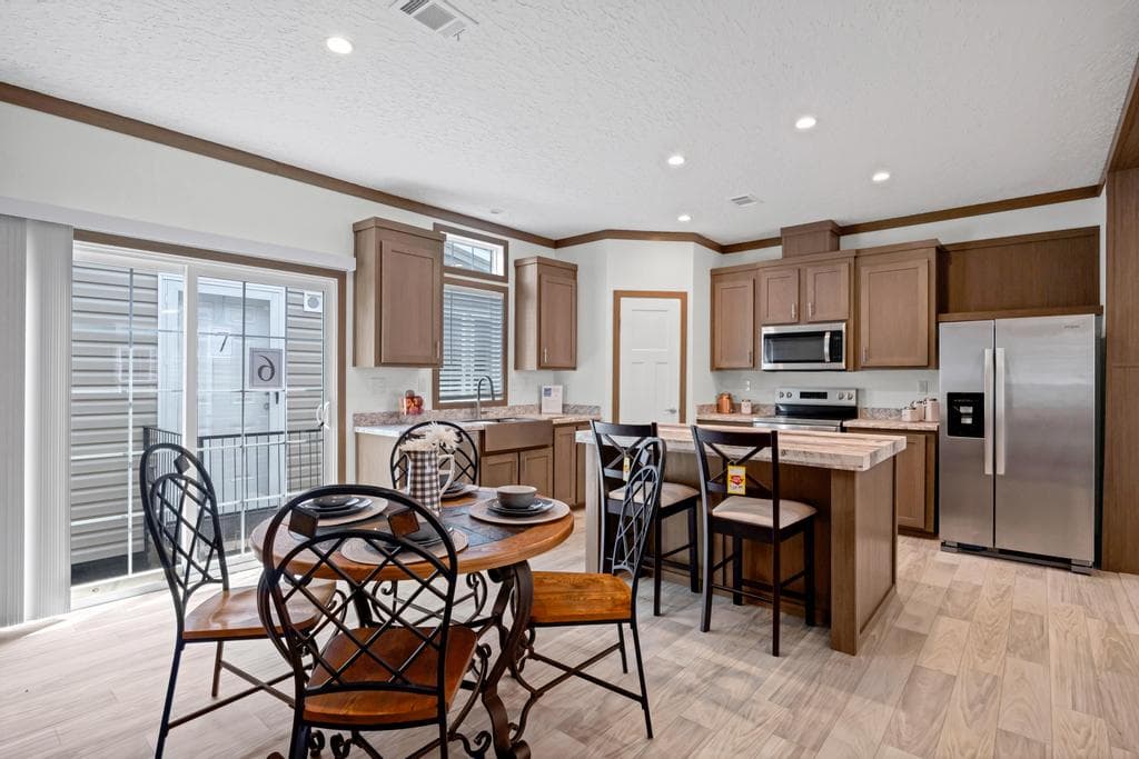The topaz  home features