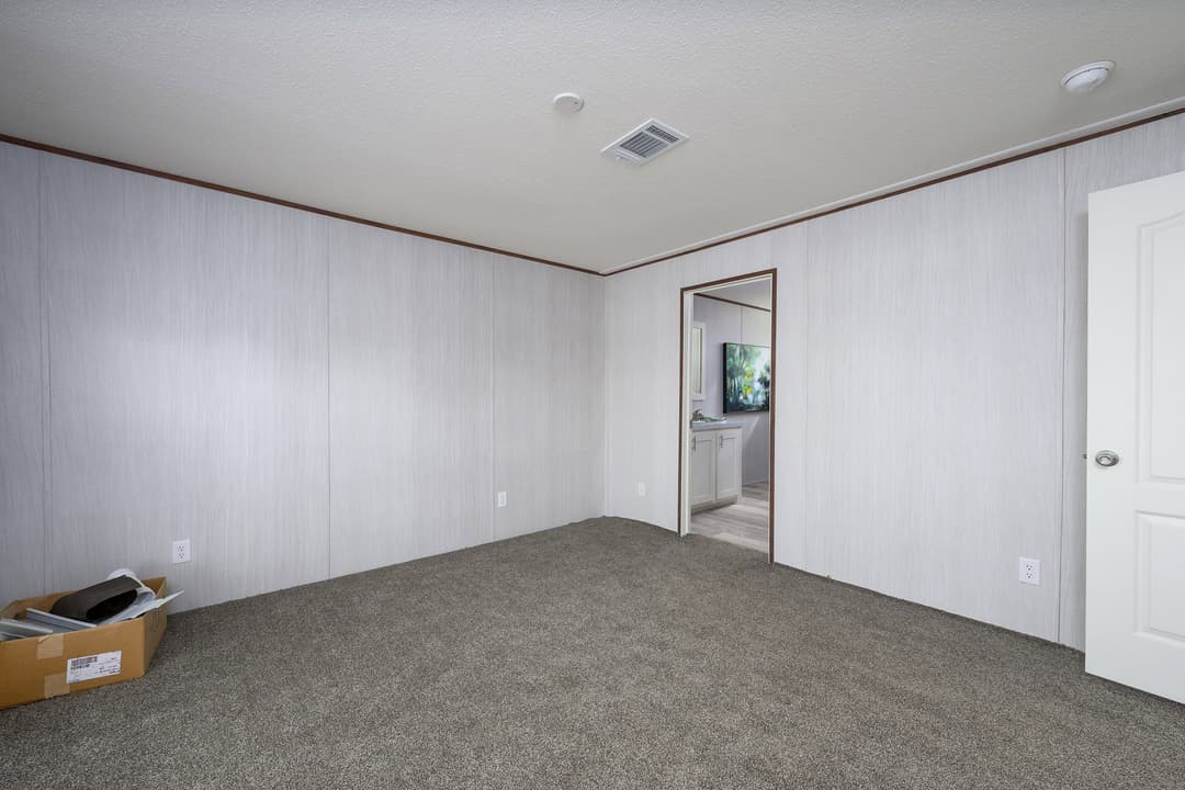 Blitz bedroom home features