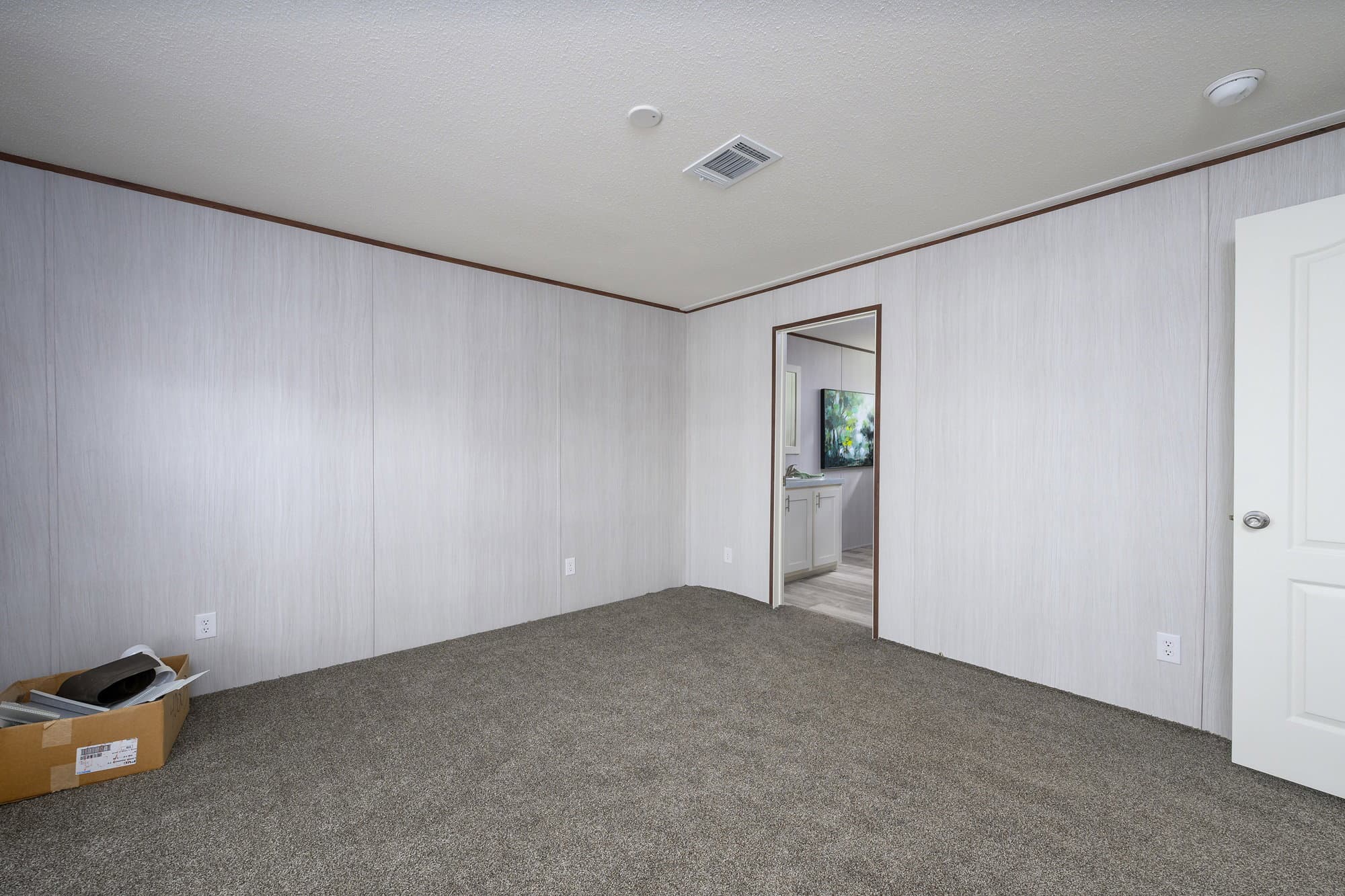 Blitz bedroom home features