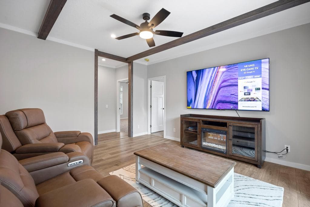 The black pearl  home features