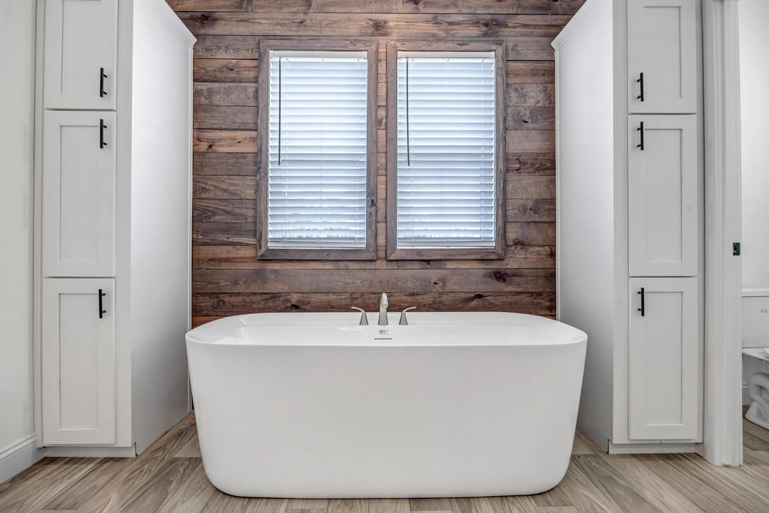 The tanzanite bathroom home features