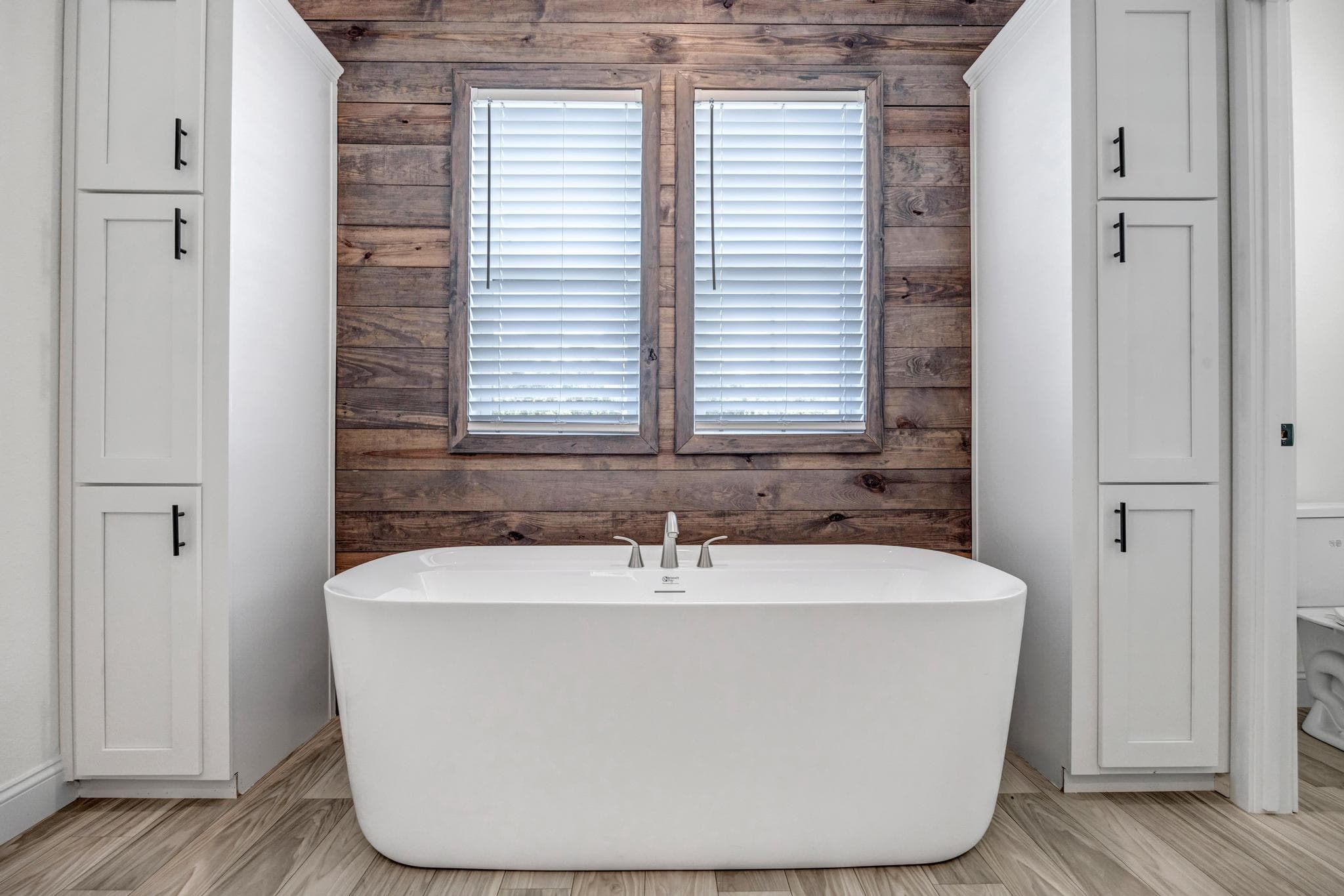 The tanzanite bathroom home features