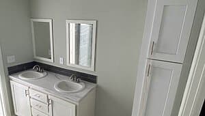 Legend 3260495 bathroom home features