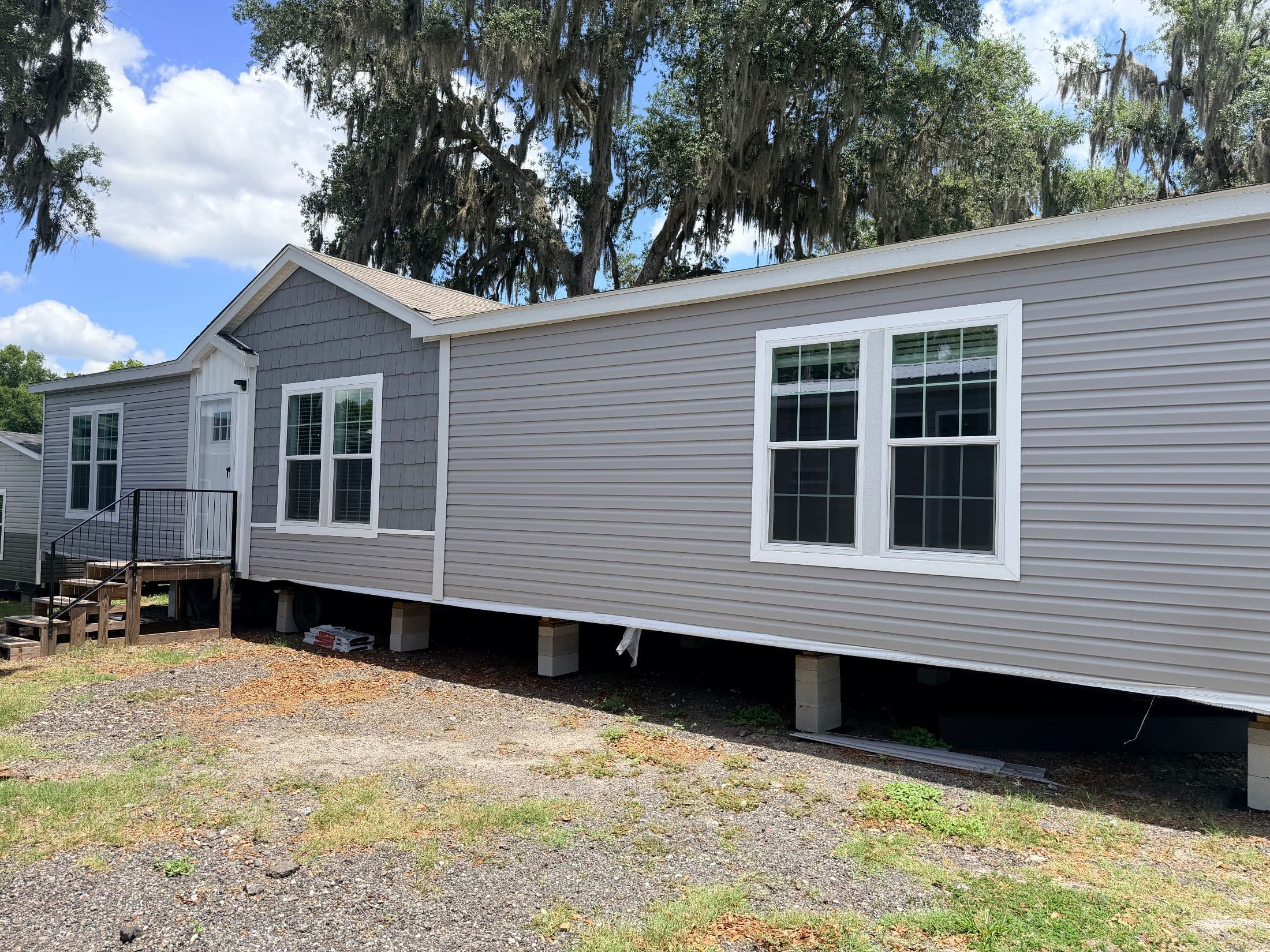 The emerald hero home features