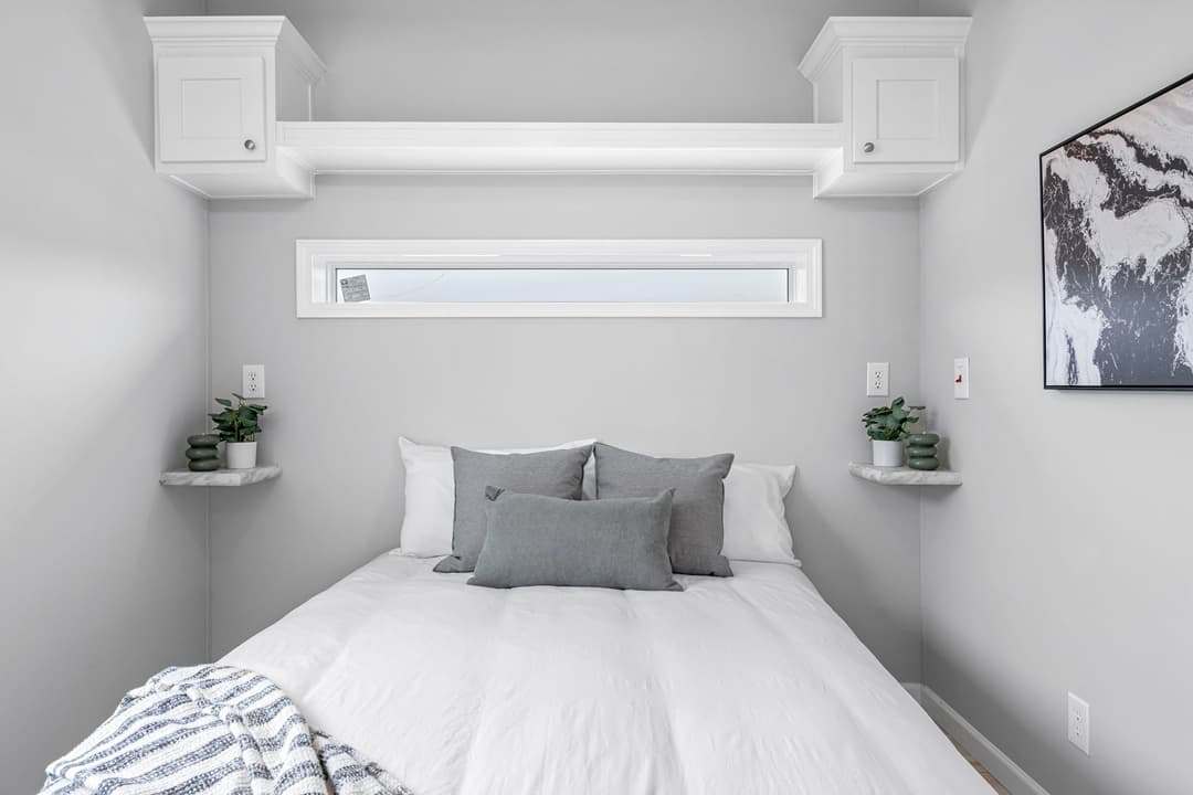 Daisy bedroom home features