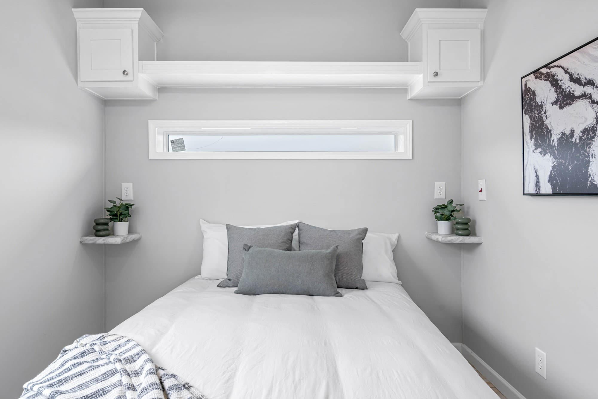 Daisy bedroom home features