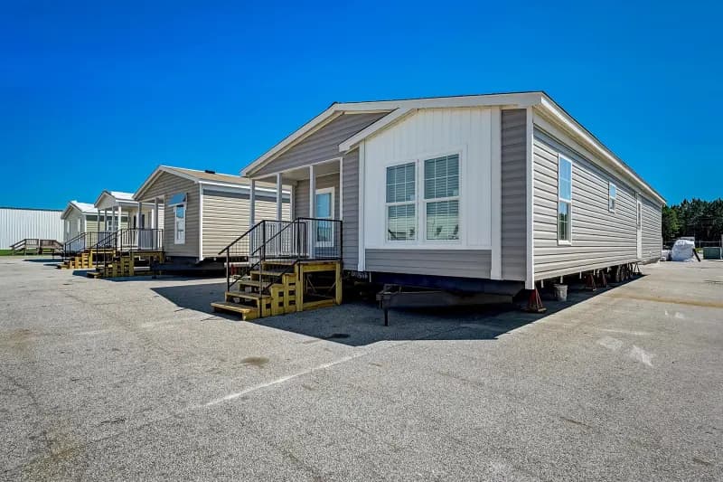 Champion community 2856443 elevation and exterior home features