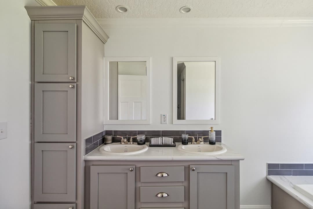 Freedom bathroom home features