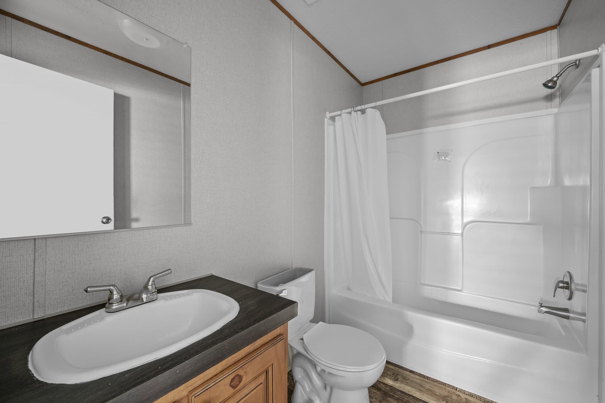 Gunner bathroom home features