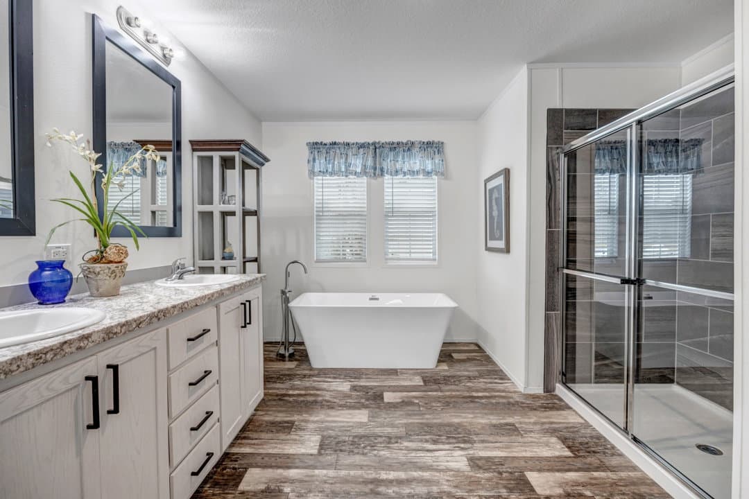 The ruby bathroom home features