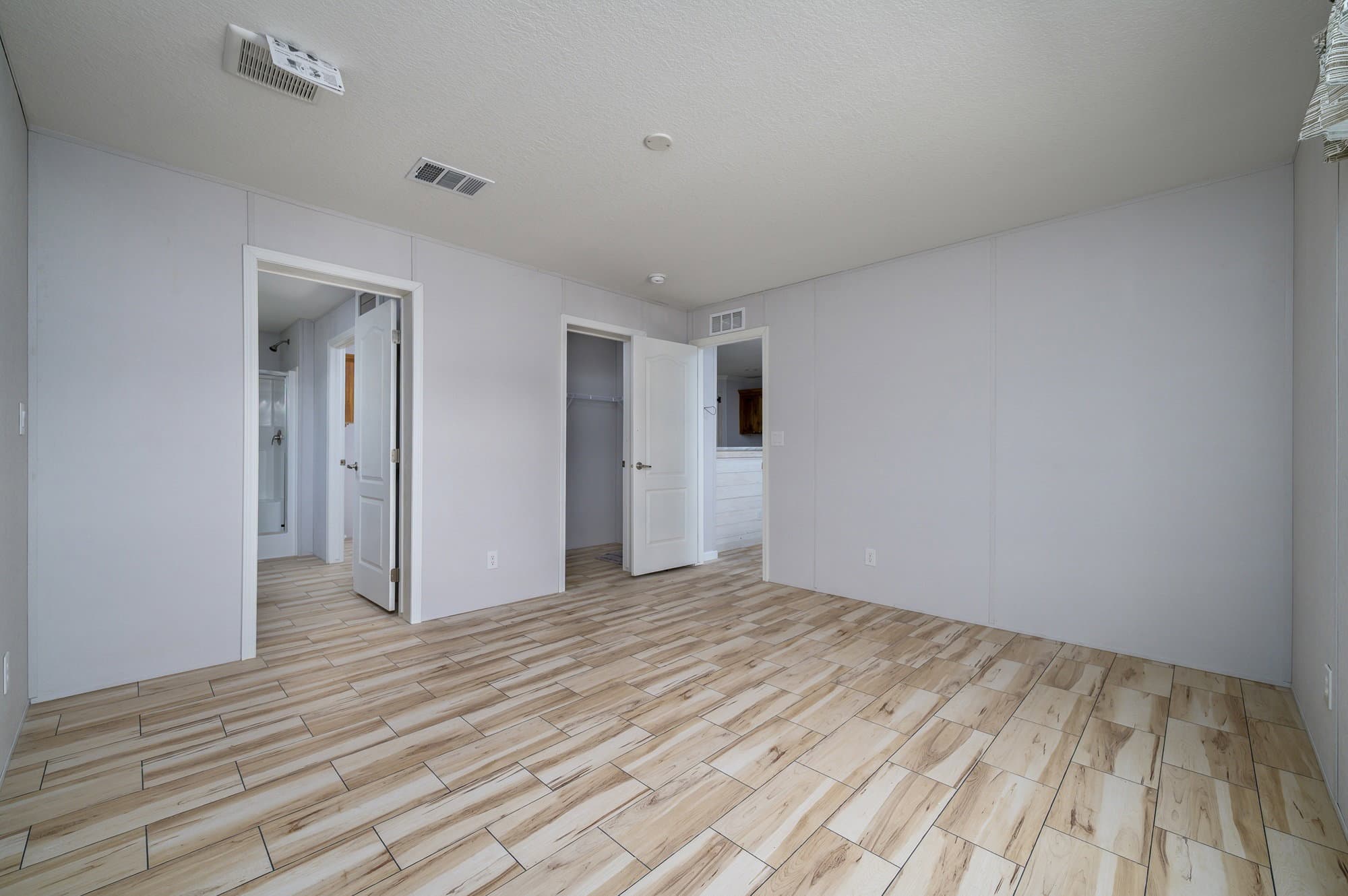 Captiva bedroom home features