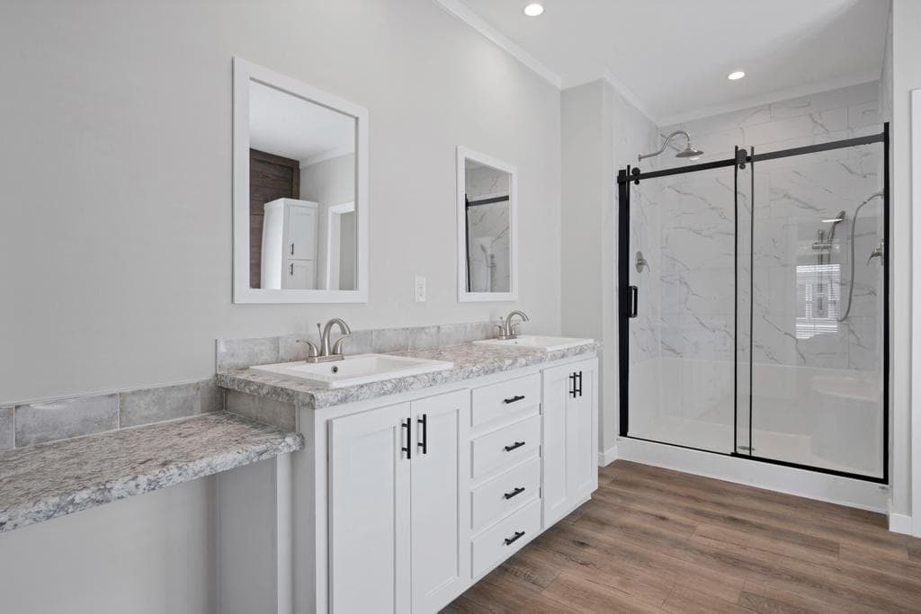 The black pearl  home features