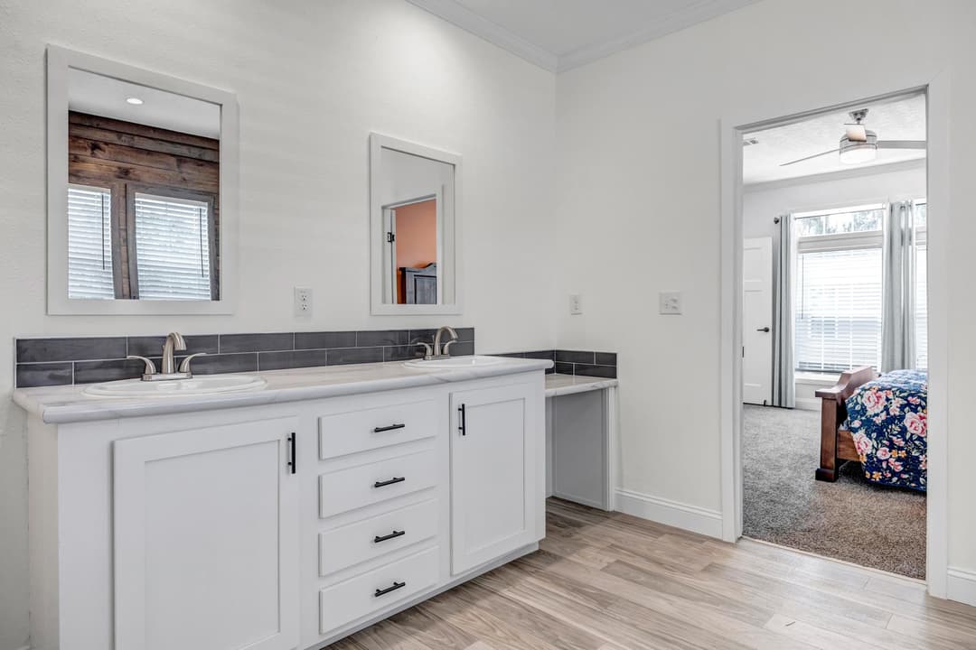 The tanzanite bathroom home features