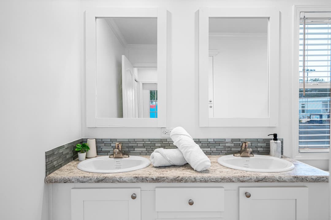 Paradise bathroom home features