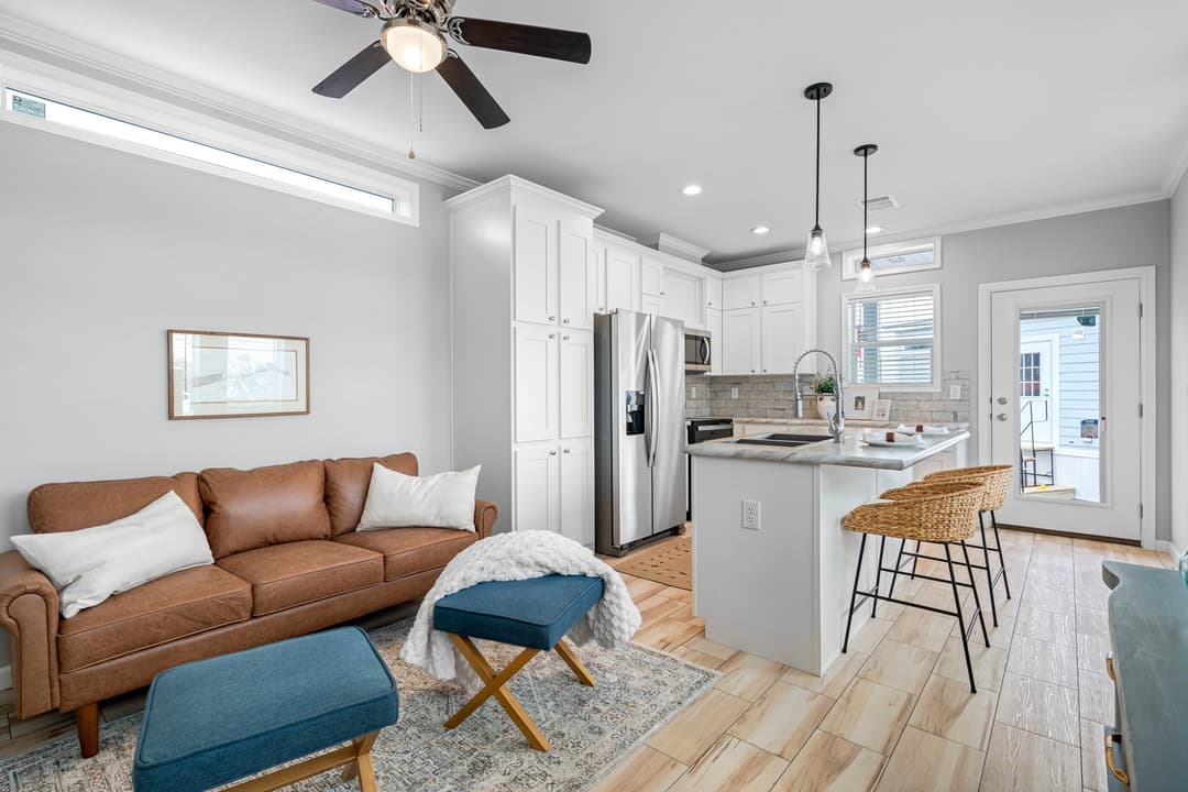 Daisy interior and hero home features