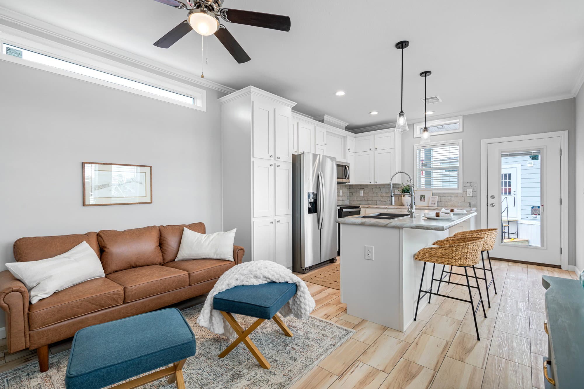 Daisy interior and hero home features